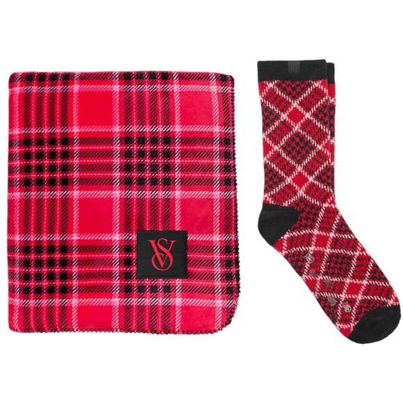 VICTORIA’S SECRET SOFT COZY FLEECE THROW BLANKET RED PLAID & Marshmallow Socks - Picture 2 of 4